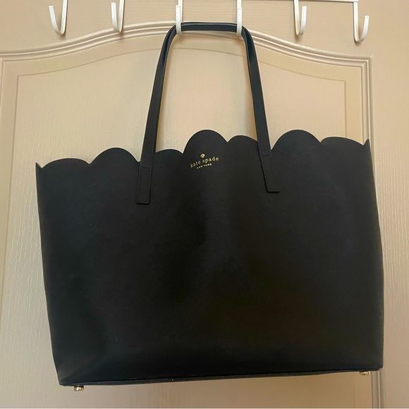 kate spade Handbags - Black Kate Spade Scalloped Tote